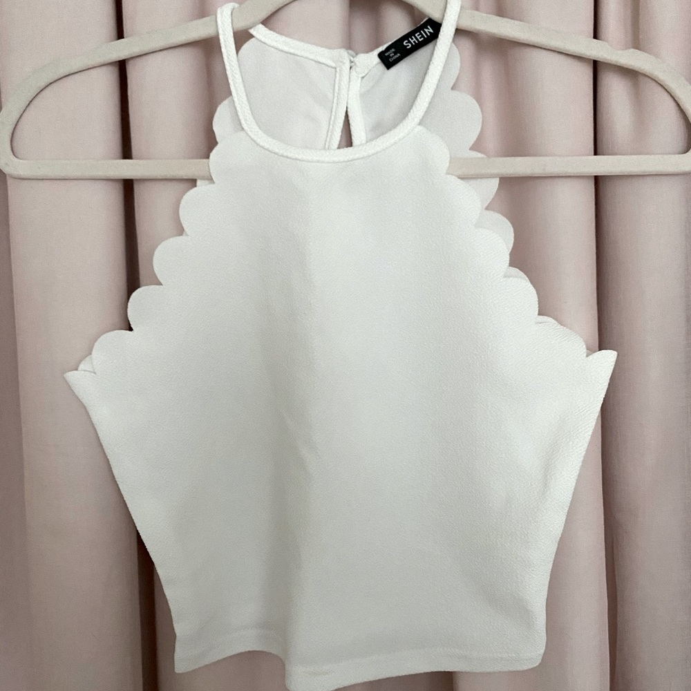 Beautiful scalloped cropped shirt